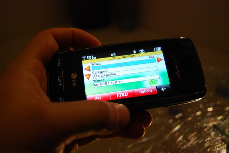 Illustration for article titled Verizon's LG VX10000 Voyager Revealed and Groped (with Gallery)